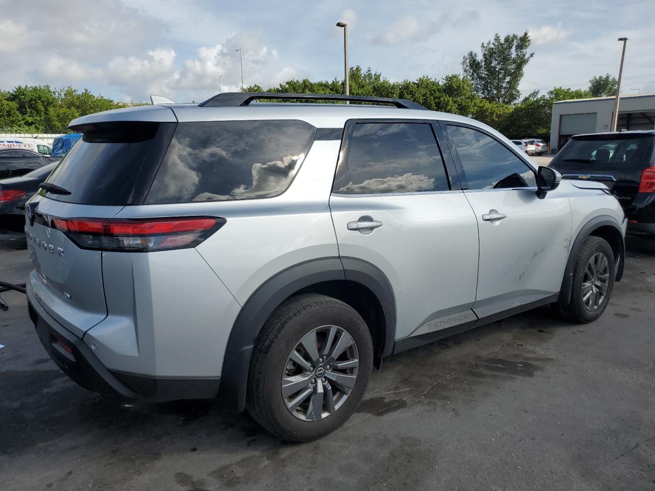 NISSAN PATHFINDER SV