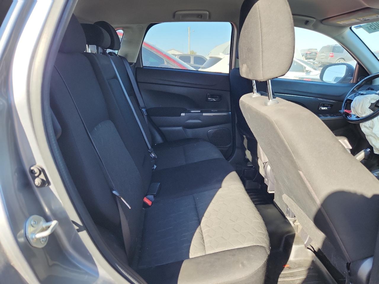 MITSUBISHI OUTLANDER SE