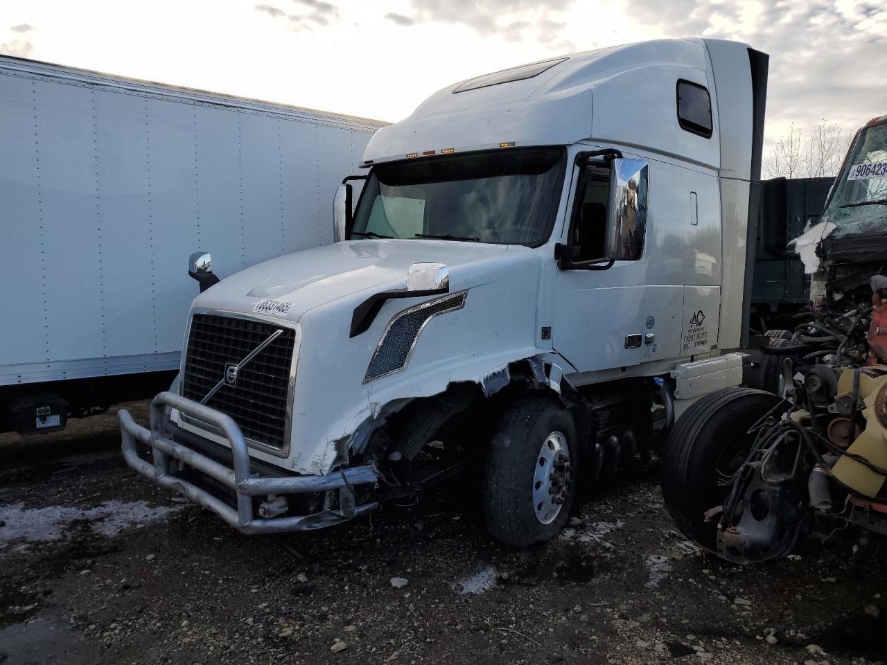 Lot #3290372770 2016 VOLVO VNL