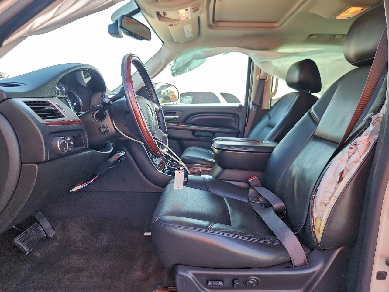 CADILLAC ESCALADE LUXURY