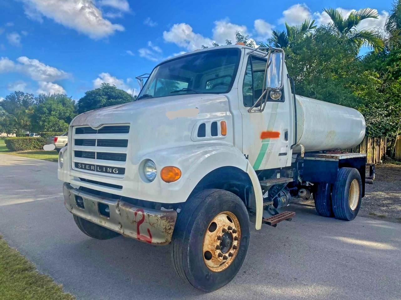 Lot #3296928857 2001 STERLING TRUCK L 7500