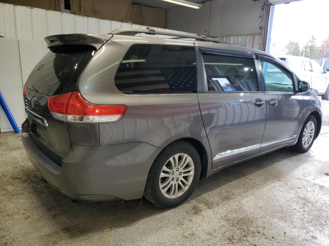 TOYOTA SIENNA XLE