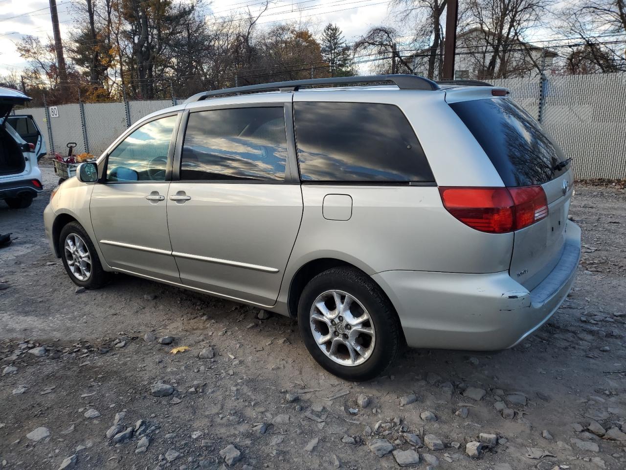 Lot #3311719238 2005 TOYOTA SIENNA XLE