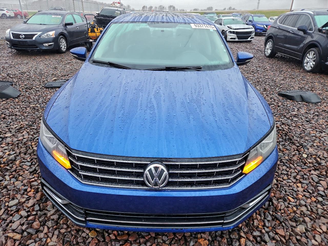 VOLKSWAGEN PASSAT SE
