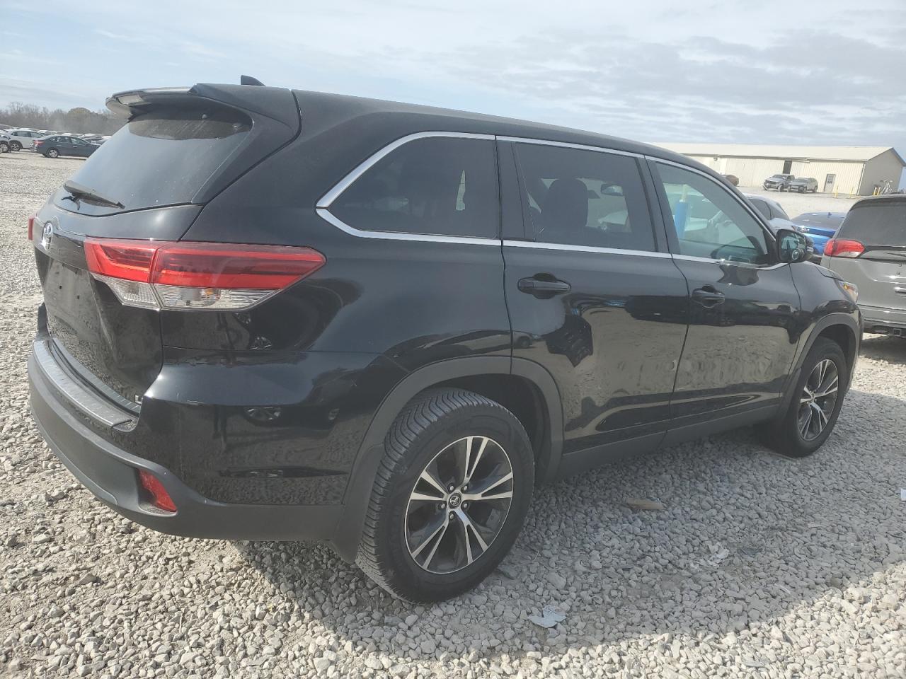 Lot #3302709999 2019 TOYOTA HIGHLANDER