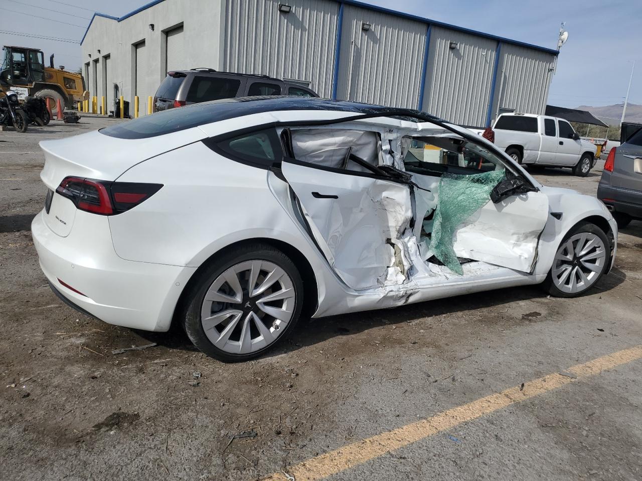 TESLA MODEL 3