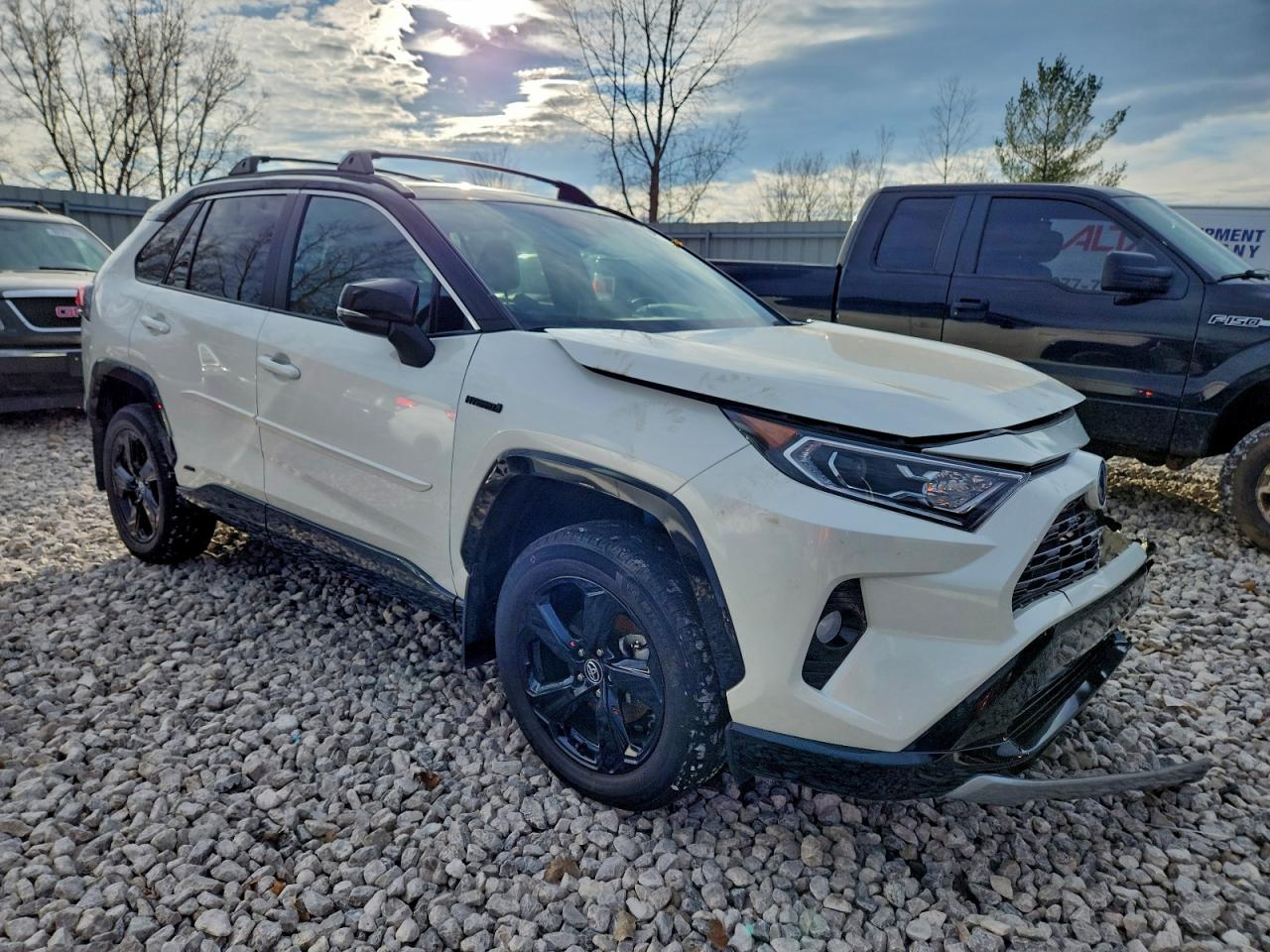TOYOTA RAV4 XSE