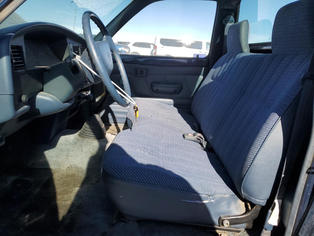 Lot #3294780790 1995 TOYOTA PICKUP 1/2