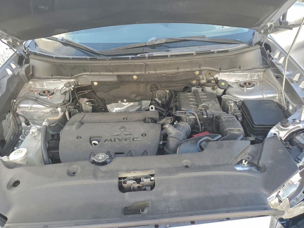 MITSUBISHI OUTLANDER ES