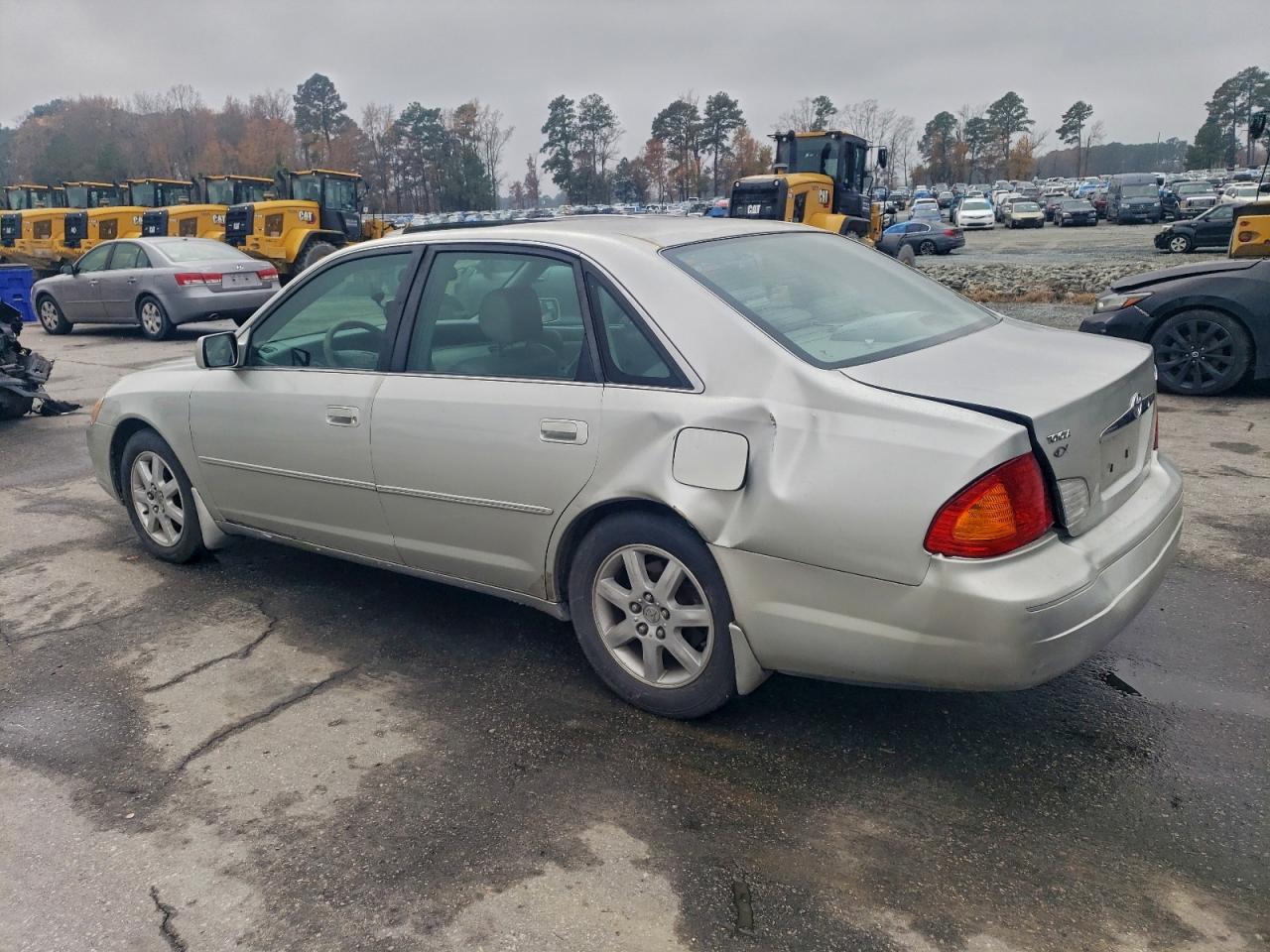 Lot #3298051208 2001 TOYOTA AVALON XL