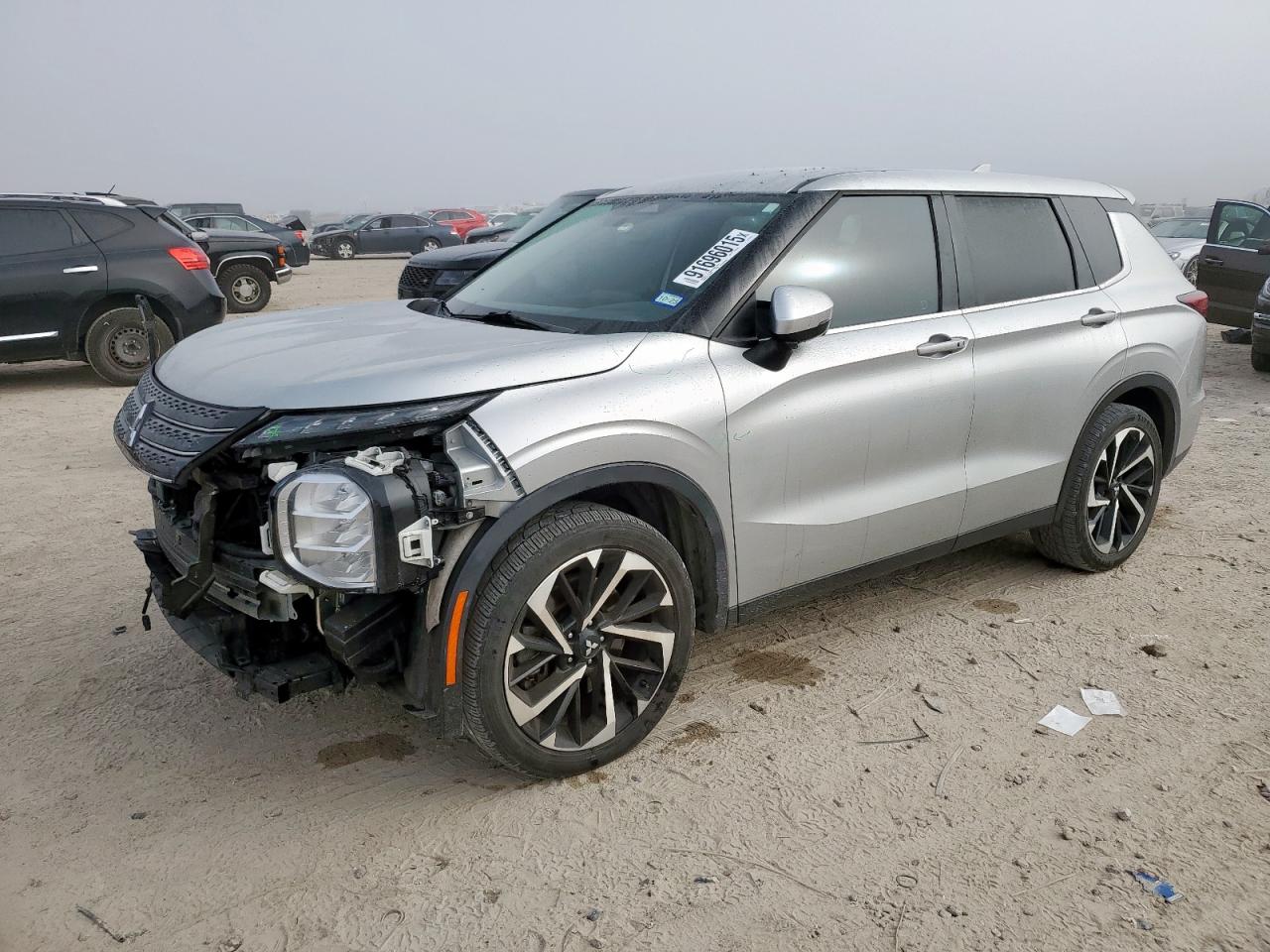 MITSUBISHI OUTLANDER SE