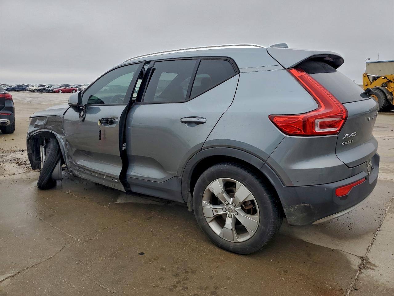 VOLVO XC40 T5 MOMENTUM
