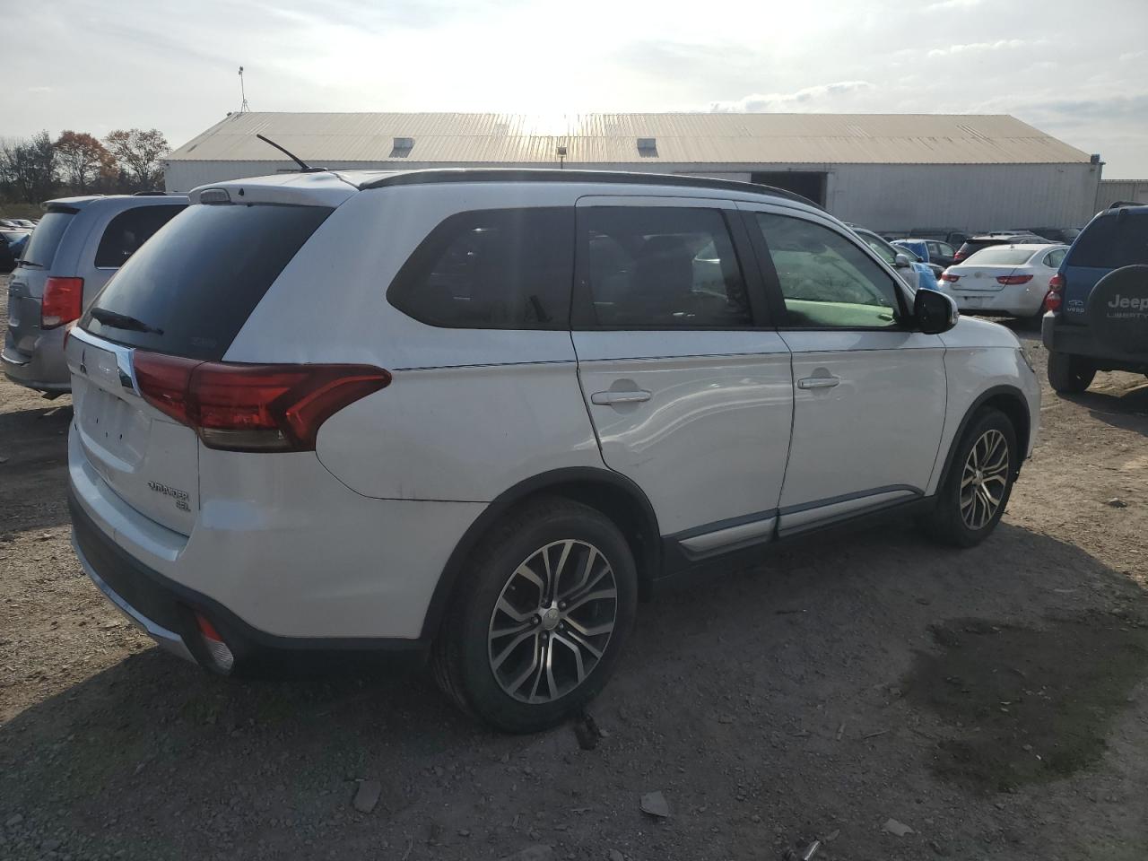 MITSUBISHI OUTLANDER SE