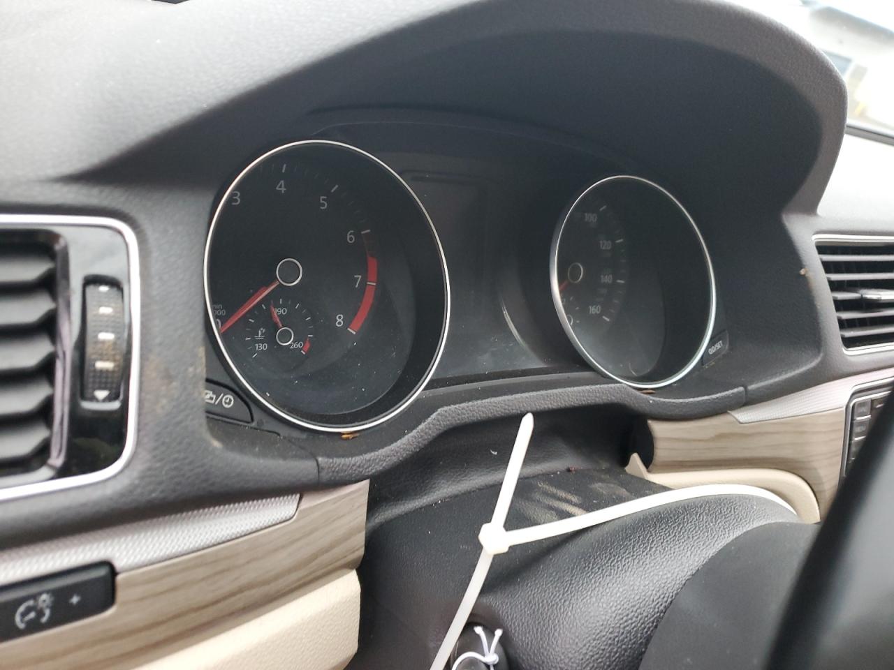 VOLKSWAGEN PASSAT SE