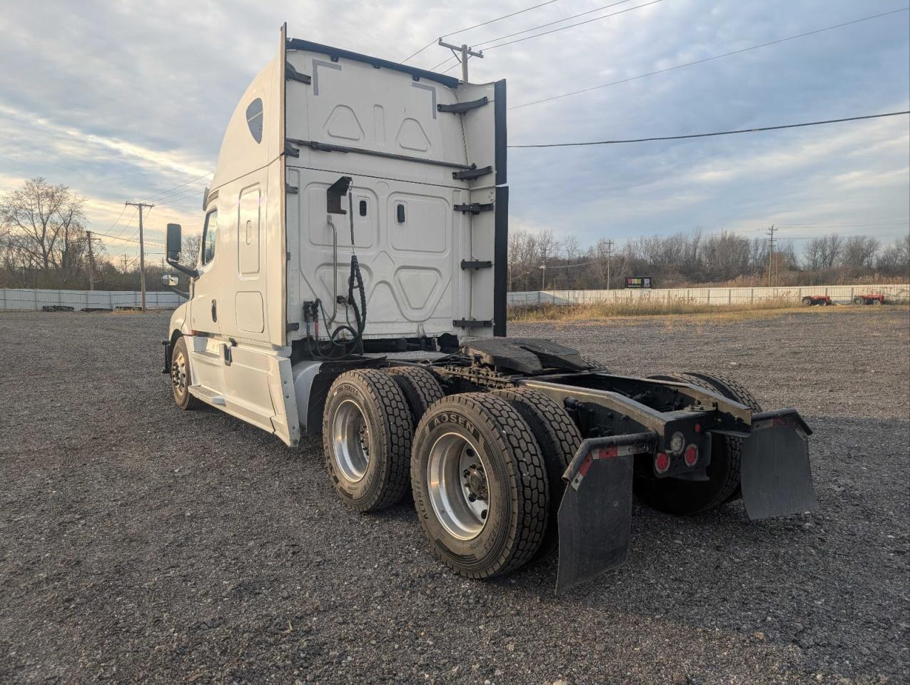 Lot #3291300457 2018 FREIGHTLINER CASCADIA 1