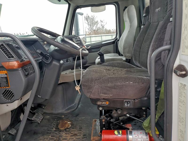 2012 VOLVO VN VNL #3296919888