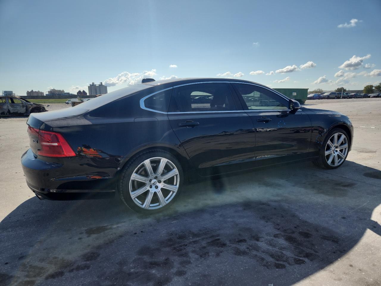 VOLVO S90 T5 MOMENTUM