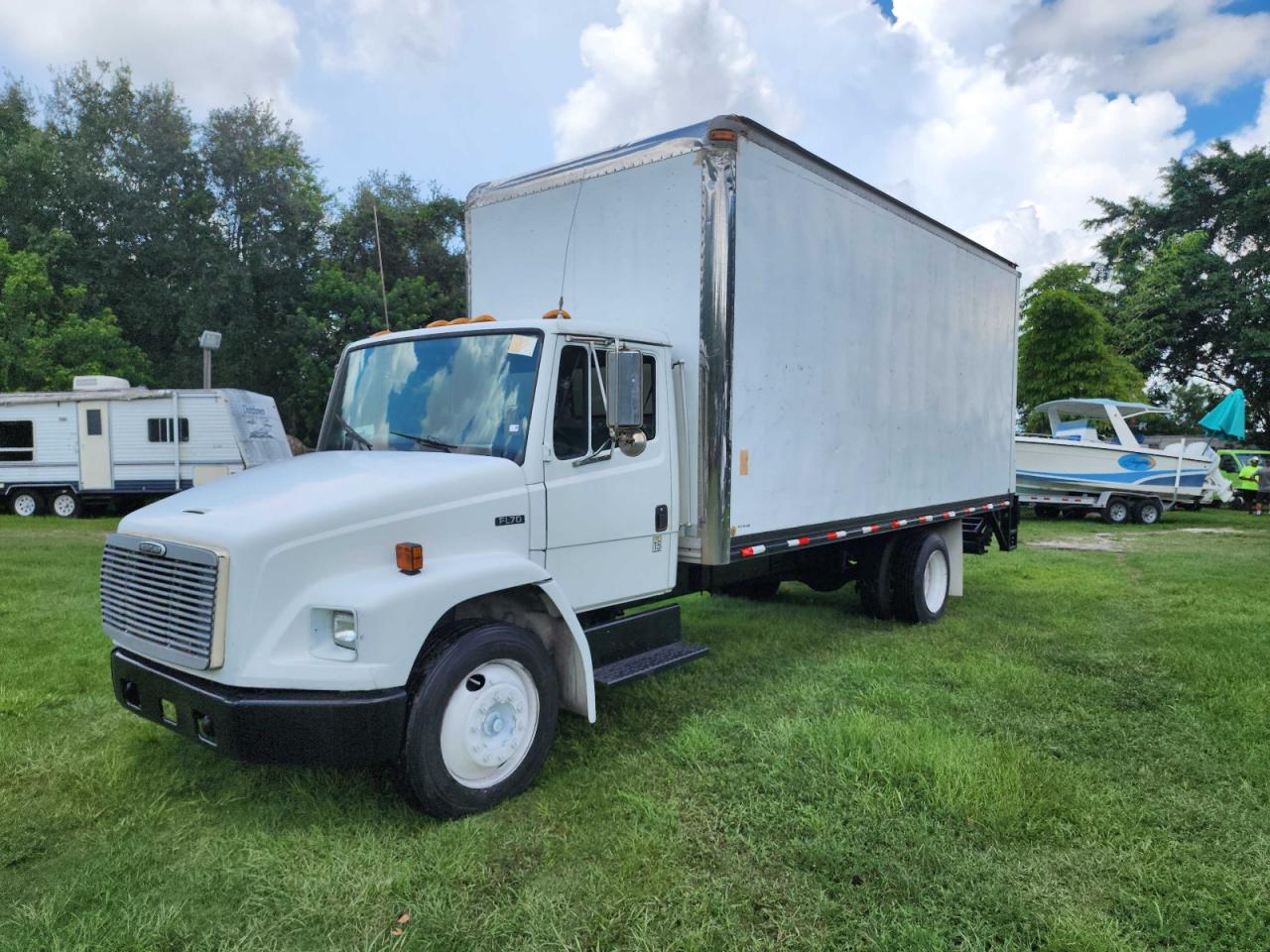 Lot #3287484010 1997 FREIGHTLINER MEDIUM CON