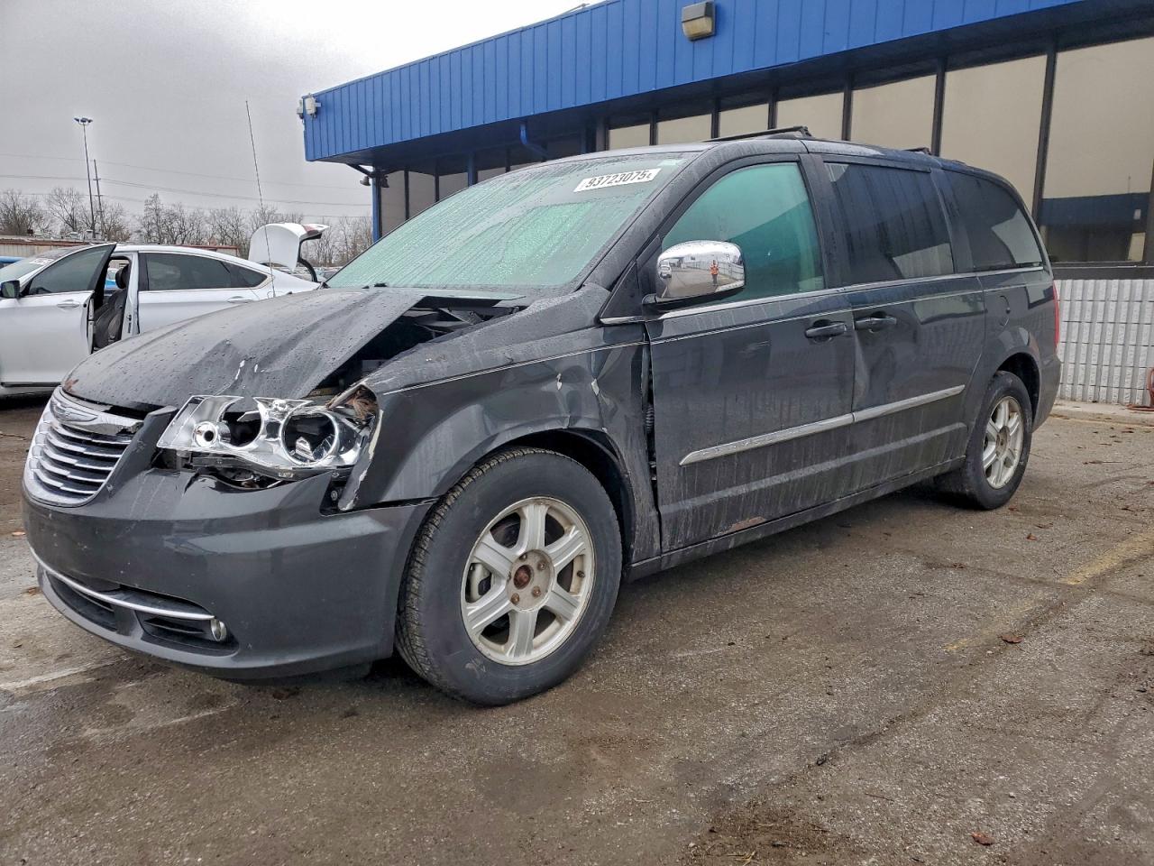 CHRYSLER TOWN & COUNTRY TOURING L