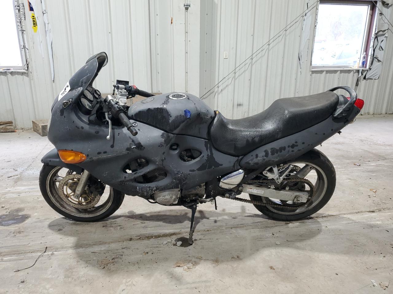 Lot #3302844919 2001 SUZUKI GSX600 F