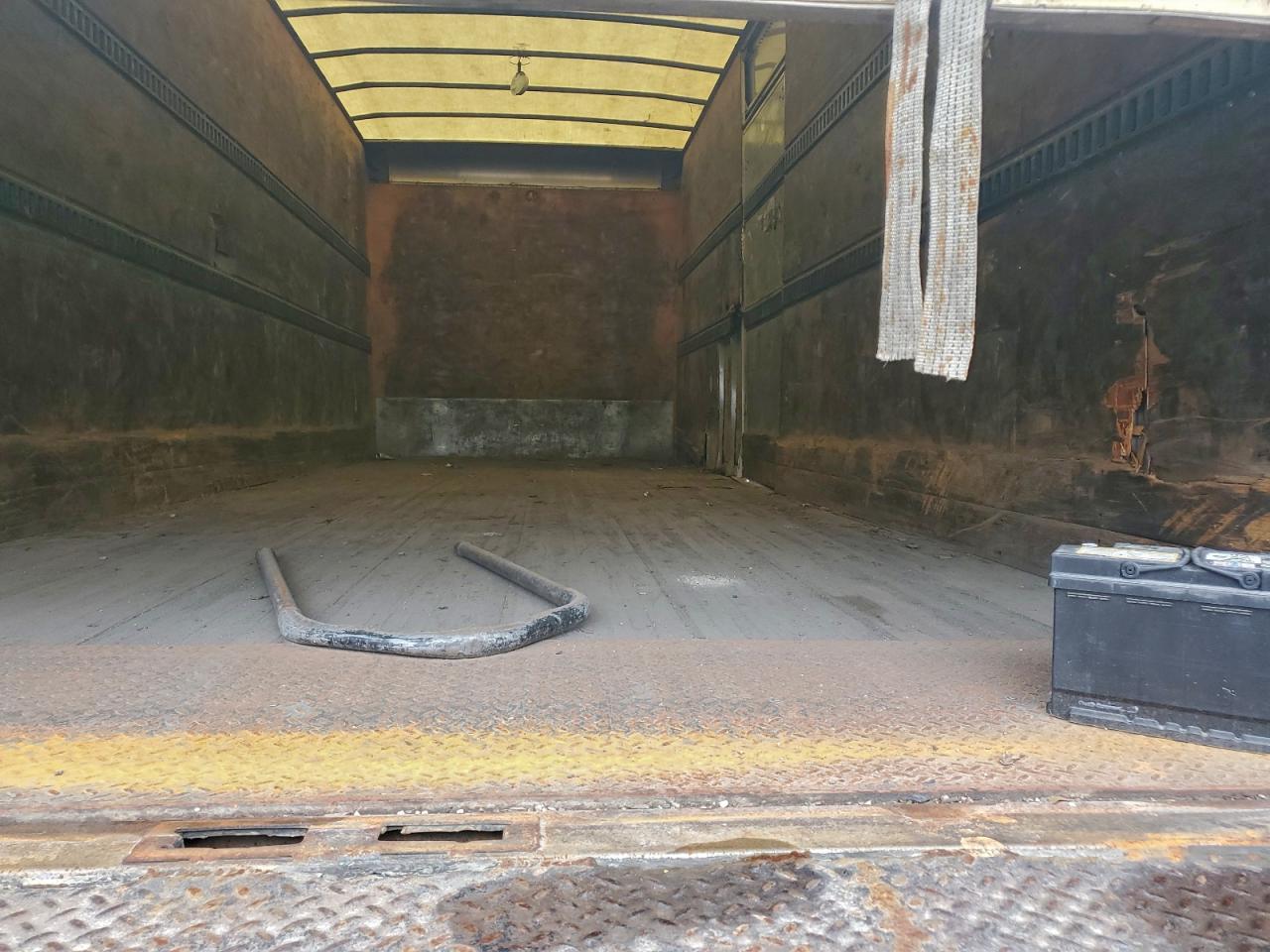 Lot #3302769339 2006 KENWORTH T300