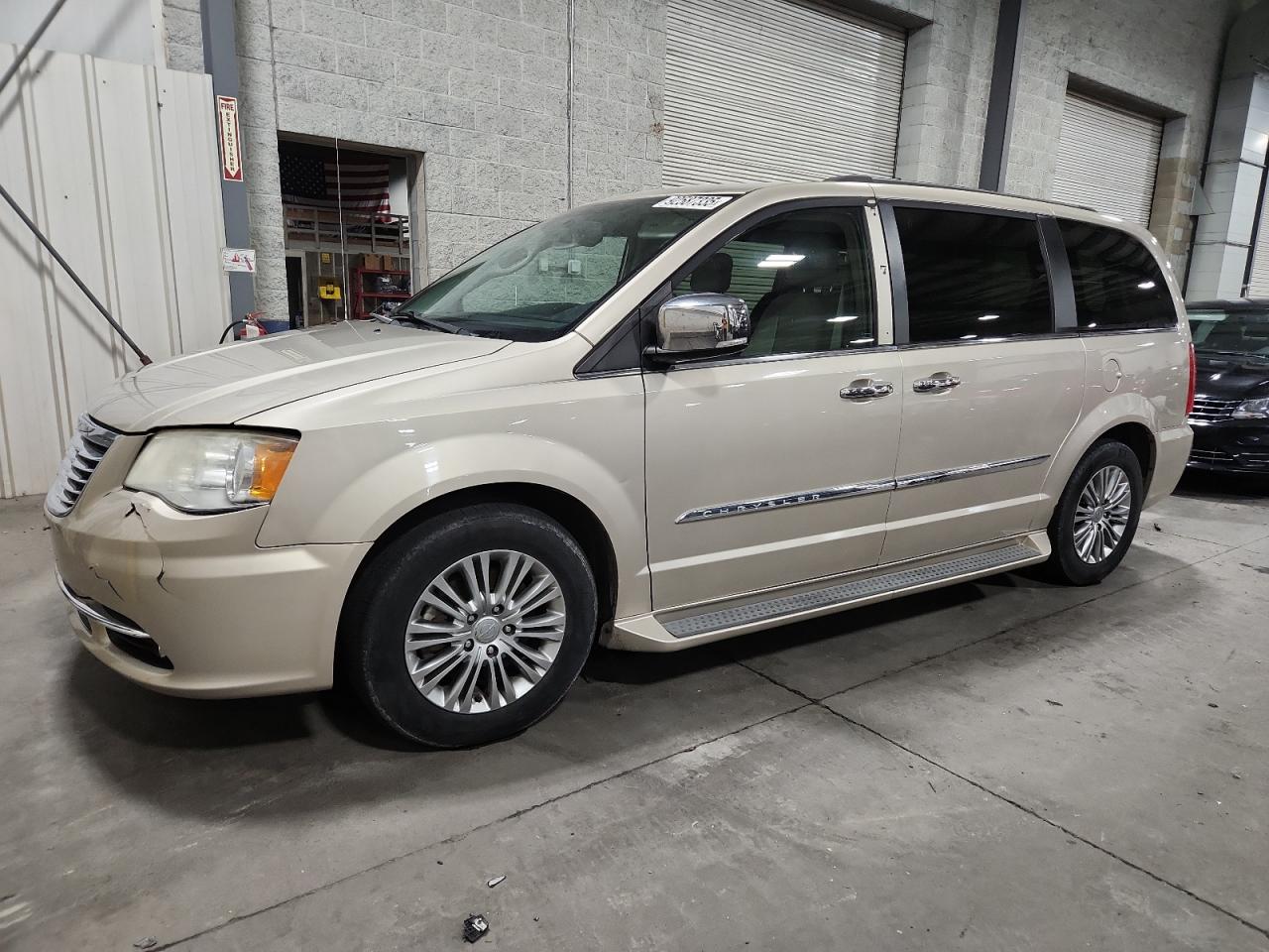 Lot #3291376191 2015 CHRYSLER TOWN & COU