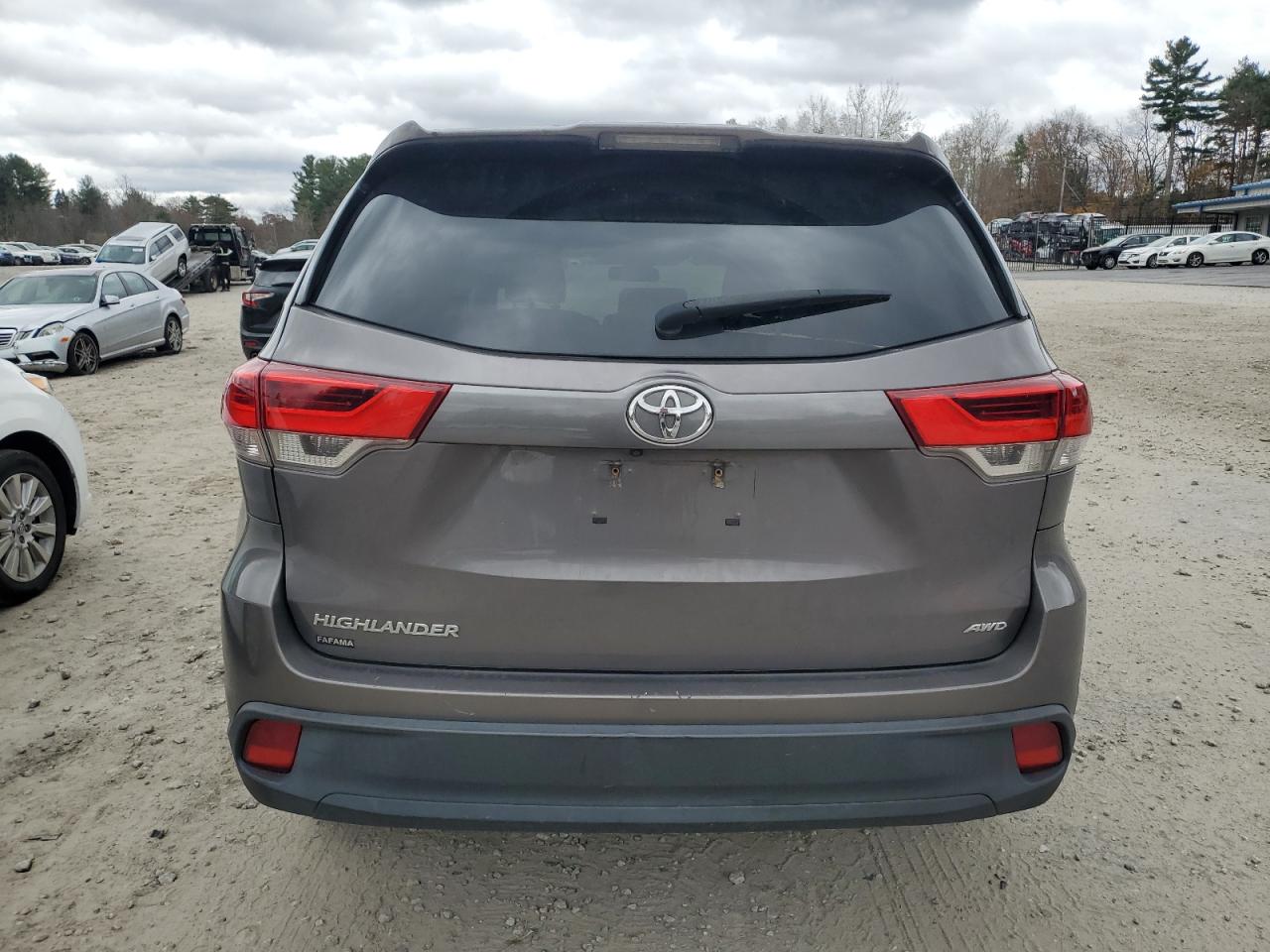 TOYOTA HIGHLANDER LE