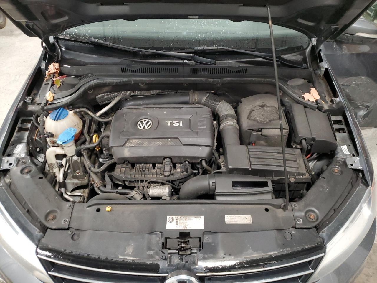 VOLKSWAGEN JETTA SE