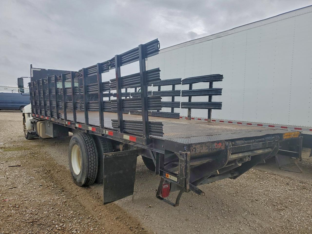 Lot #3305402303 2015 HINO 258/268