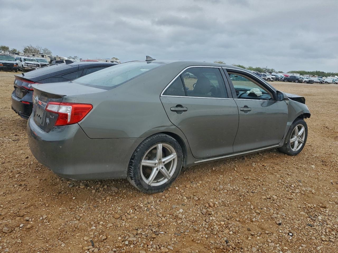 TOYOTA CAMRY SE