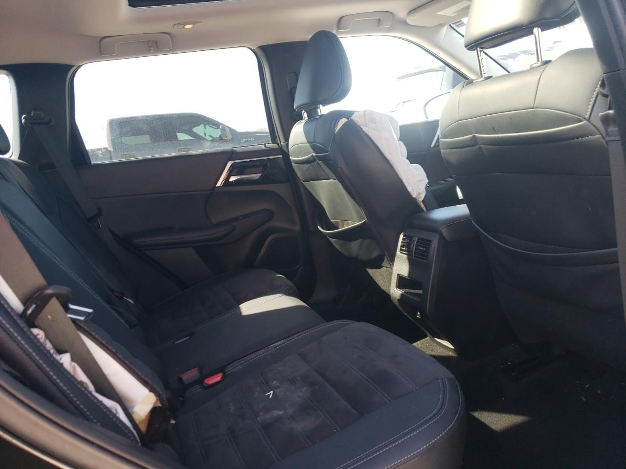 MITSUBISHI OUTLANDER SE