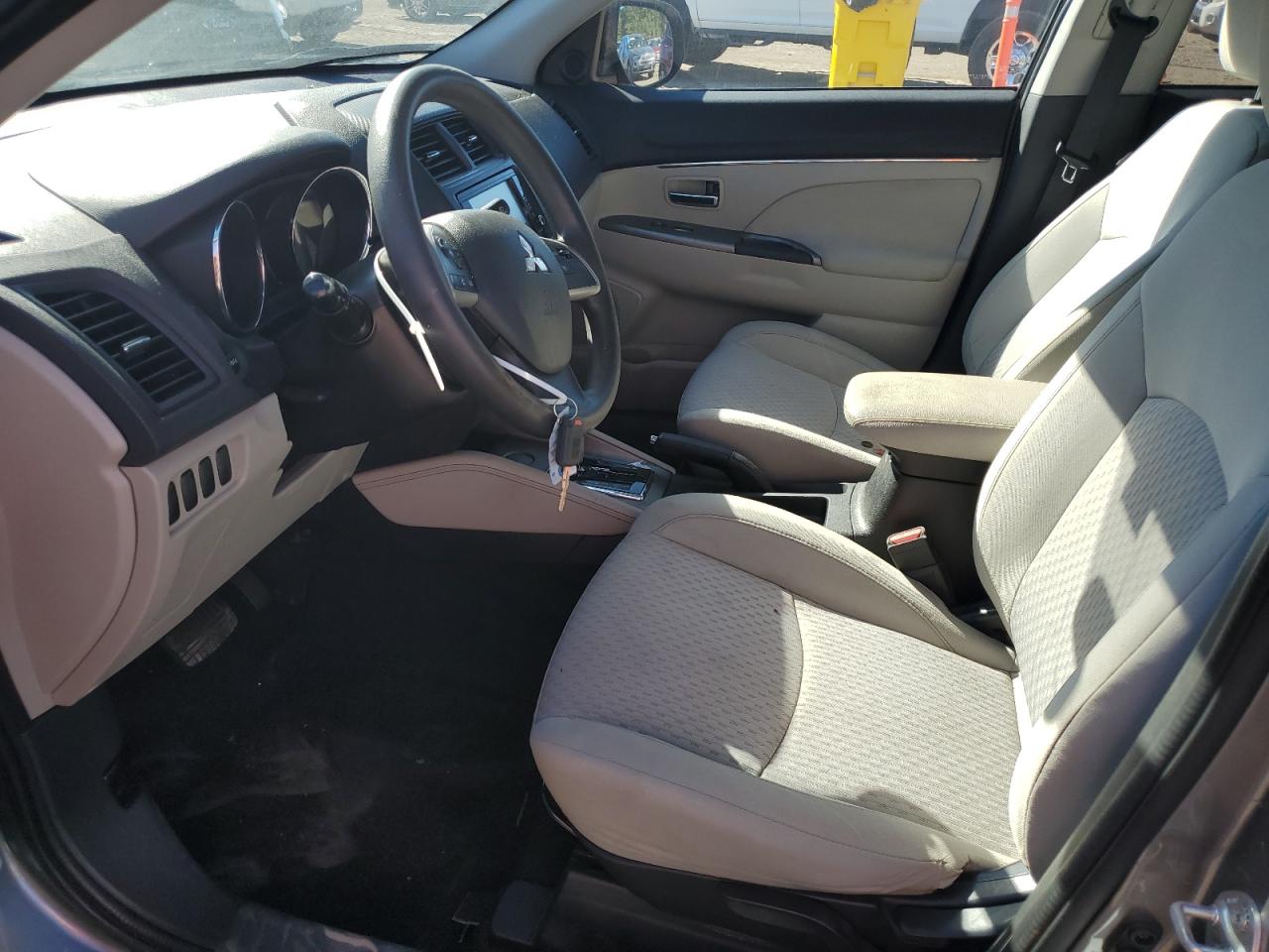 MITSUBISHI OUTLANDER ES