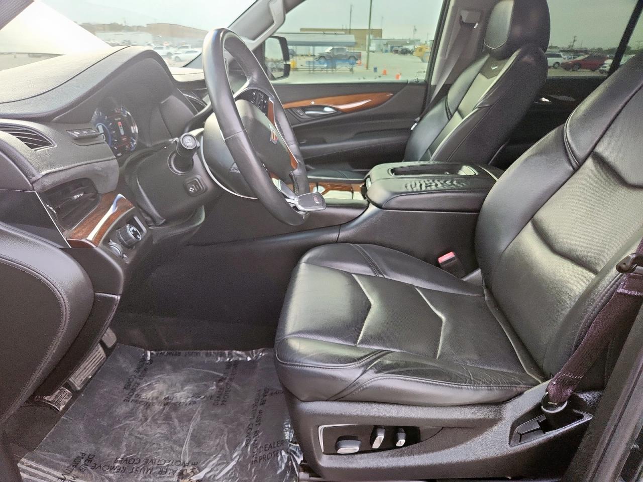 CADILLAC ESCALADE LUXURY