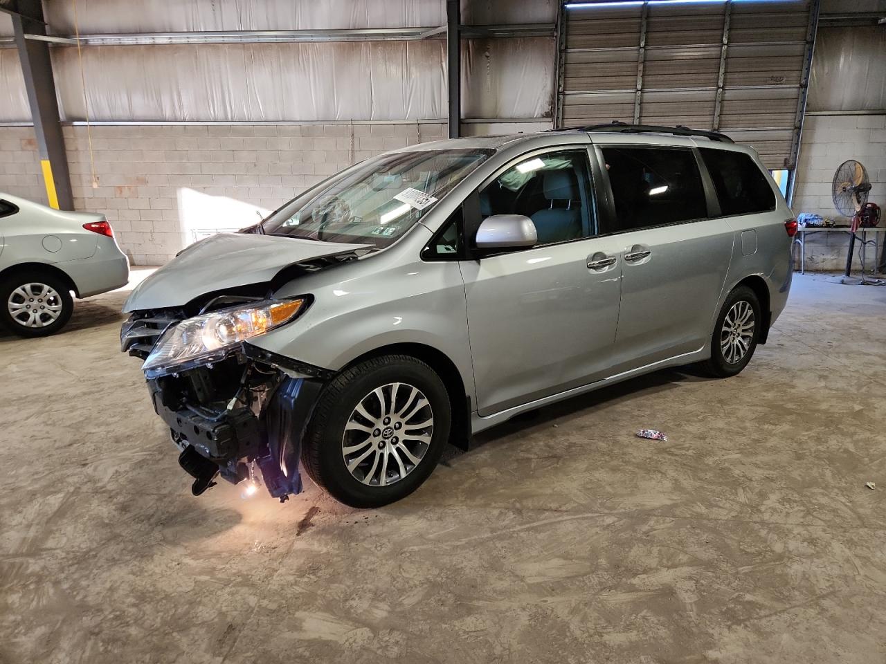Lot #3285797667 2020 TOYOTA SIENNA XLE