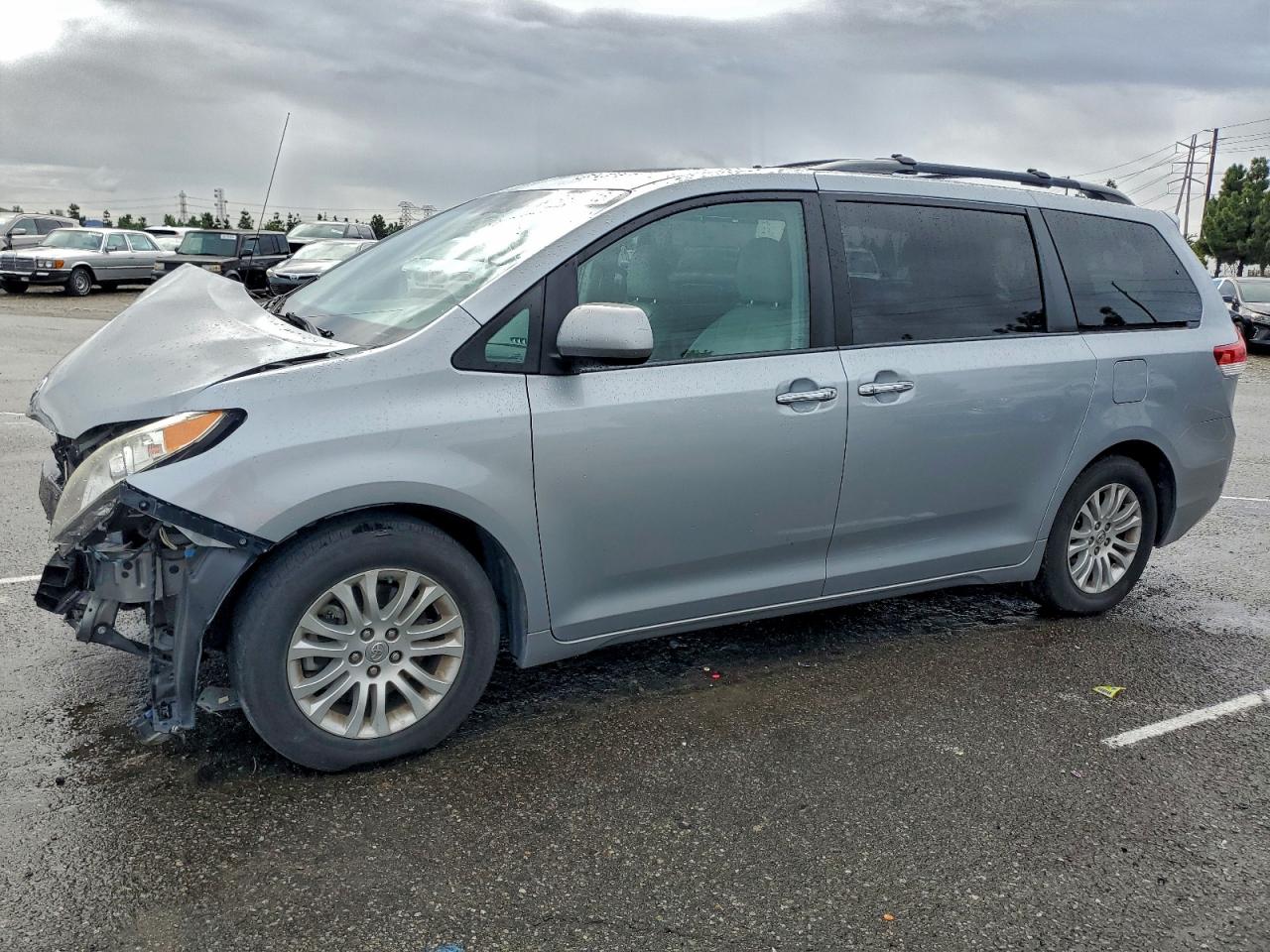 TOYOTA SIENNA XLE
