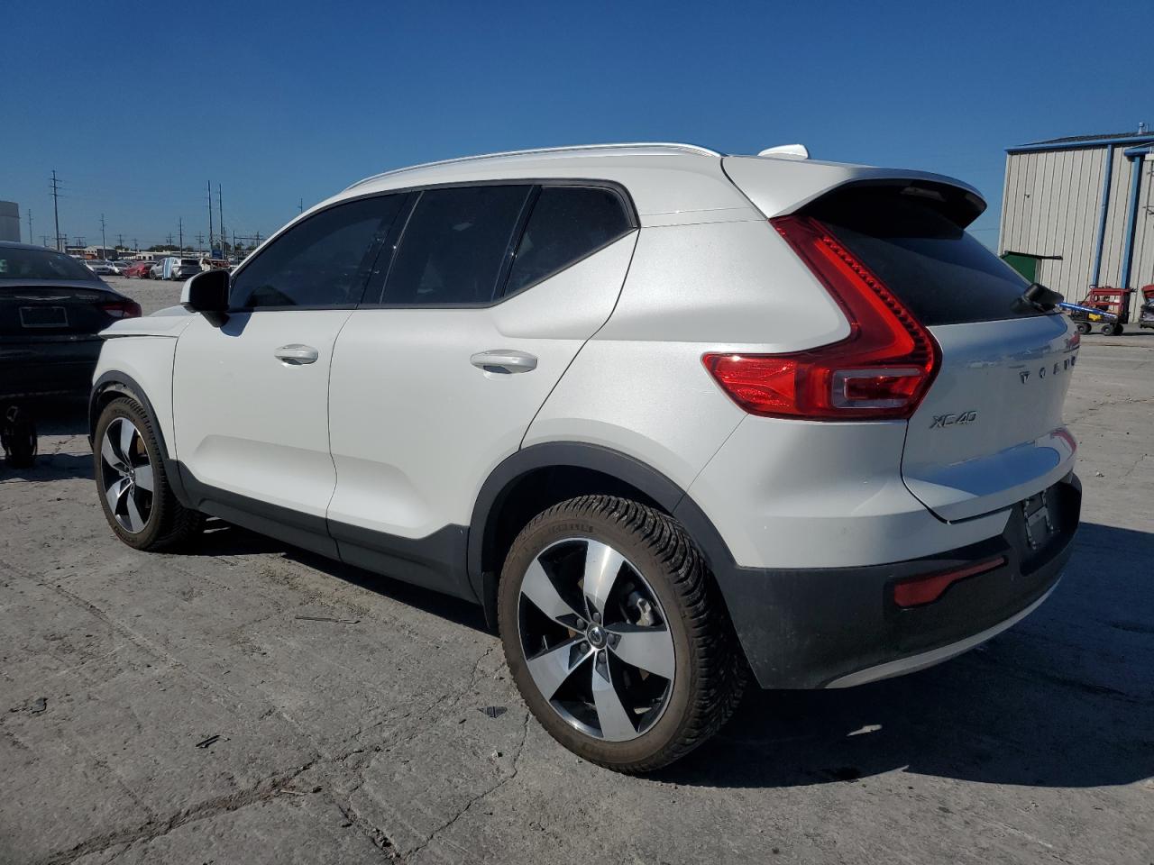 VOLVO XC40 T5 MOMENTUM