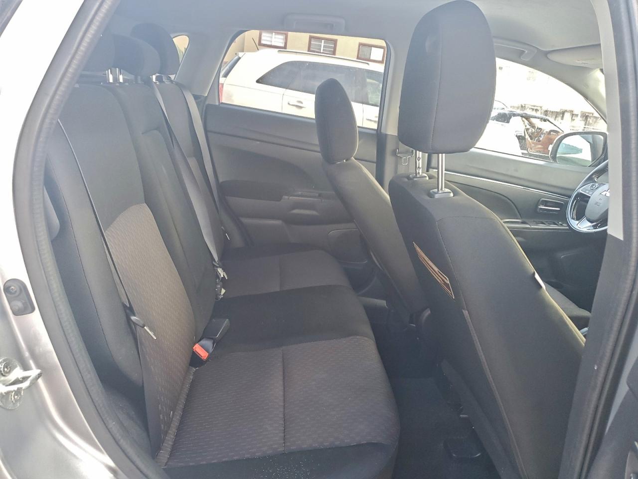 MITSUBISHI OUTLANDER ES