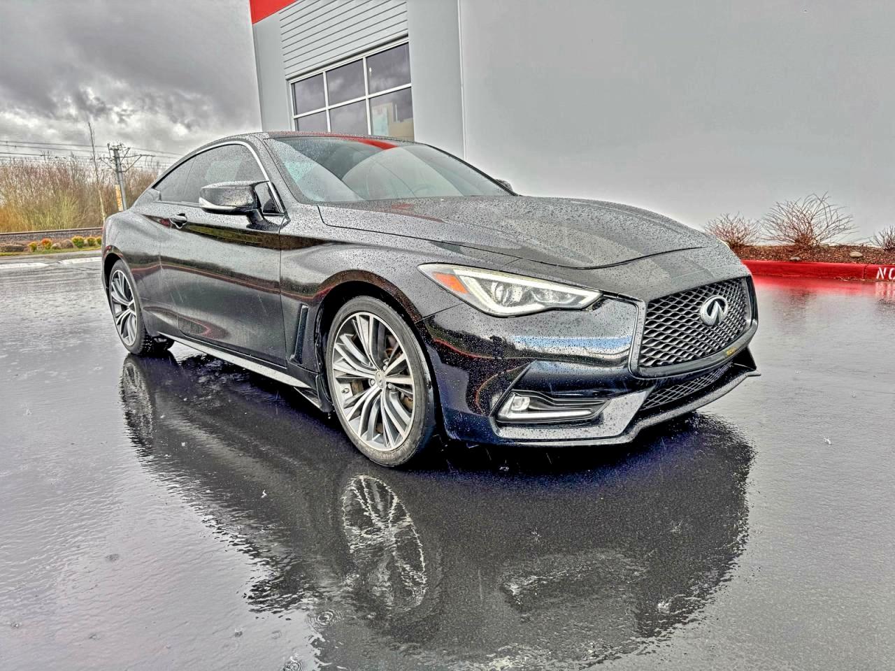 INFINITI Q60 LUXE 300