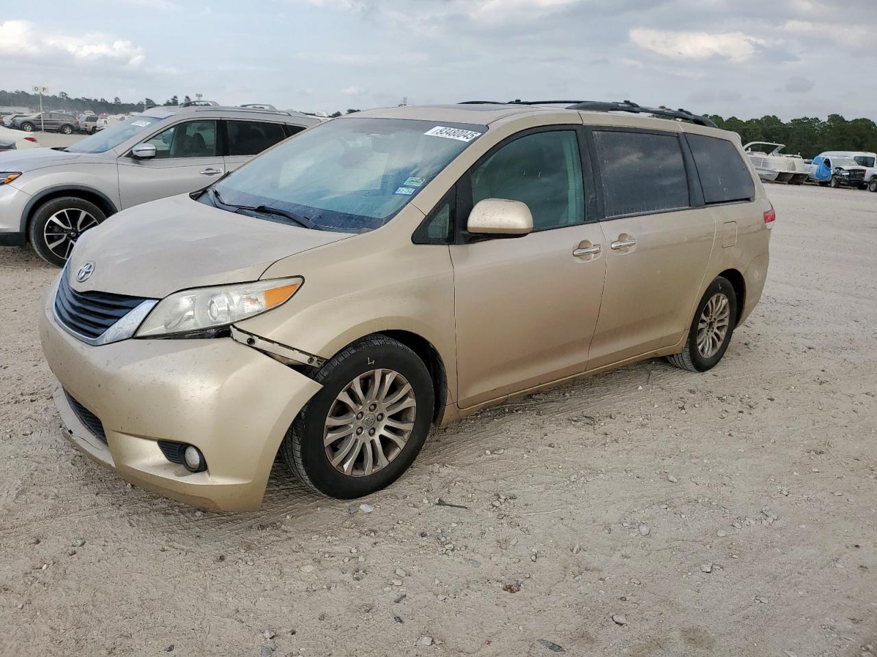 TOYOTA SIENNA XLE