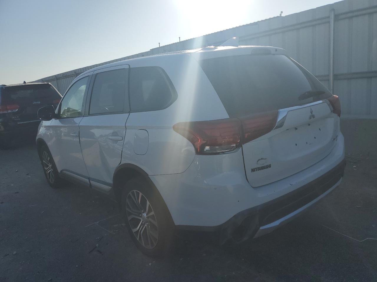 MITSUBISHI OUTLANDER SE