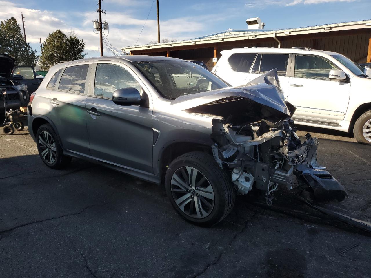 MITSUBISHI OUTLANDER ES