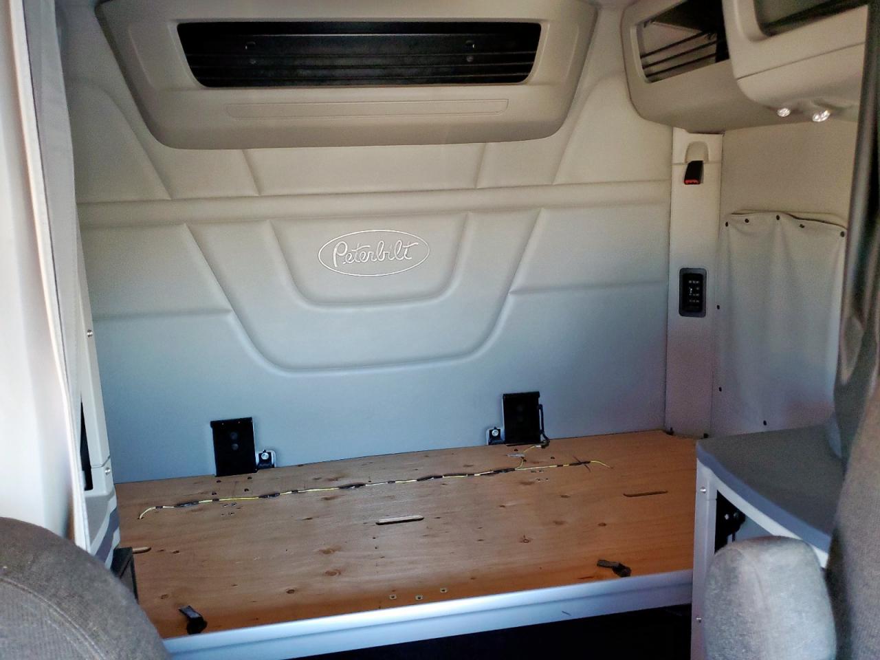 Lot #3290322964 2022 PETERBILT 579