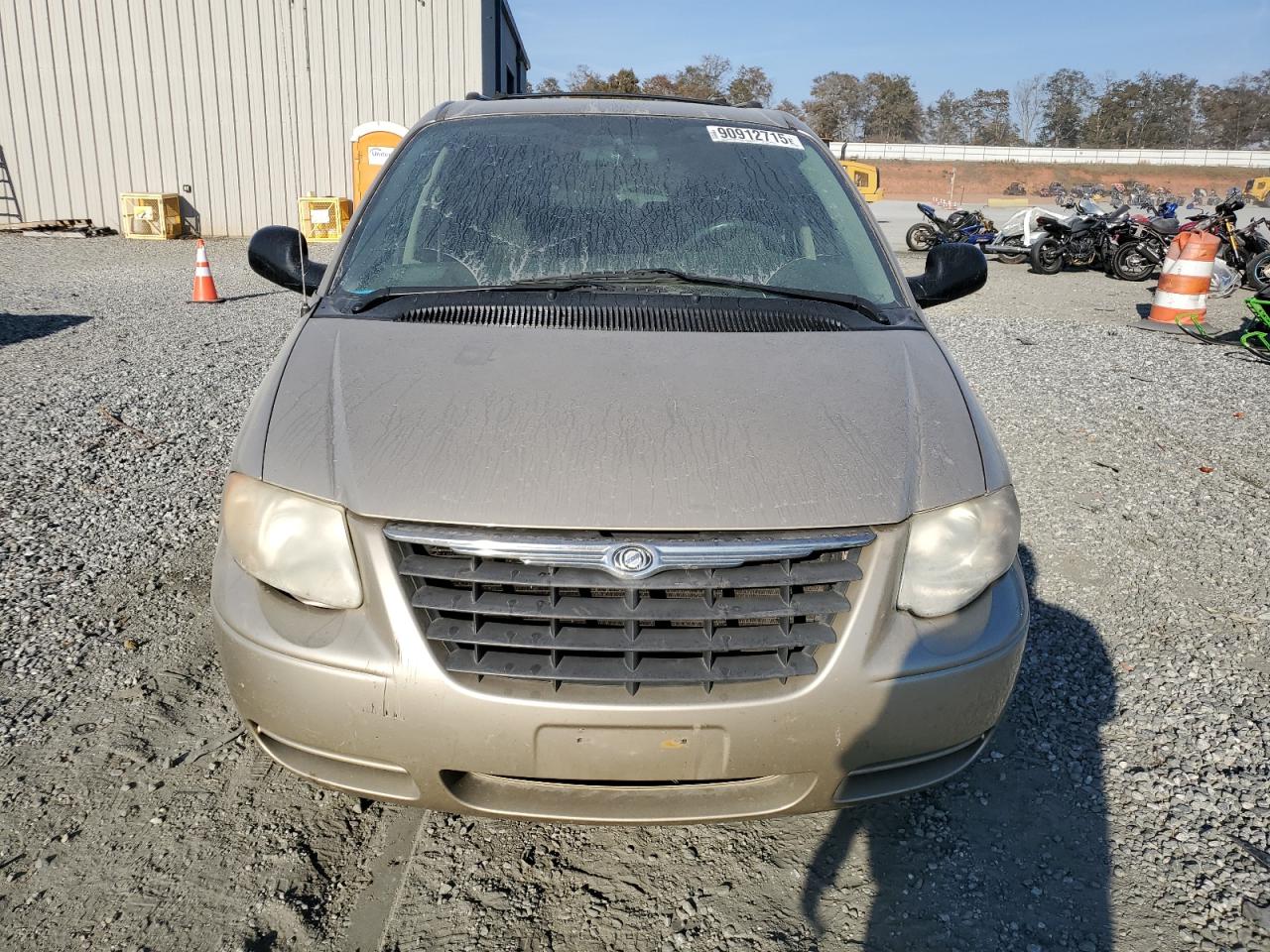 Lot #3282583917 2005 CHRYSLER TOWN & COU