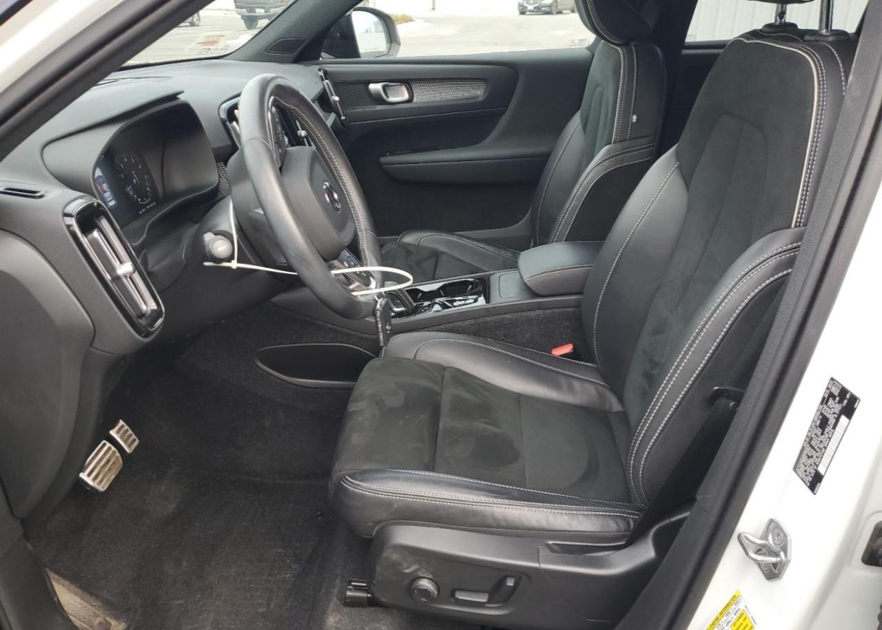 VOLVO XC40 T5 R-DESIGN