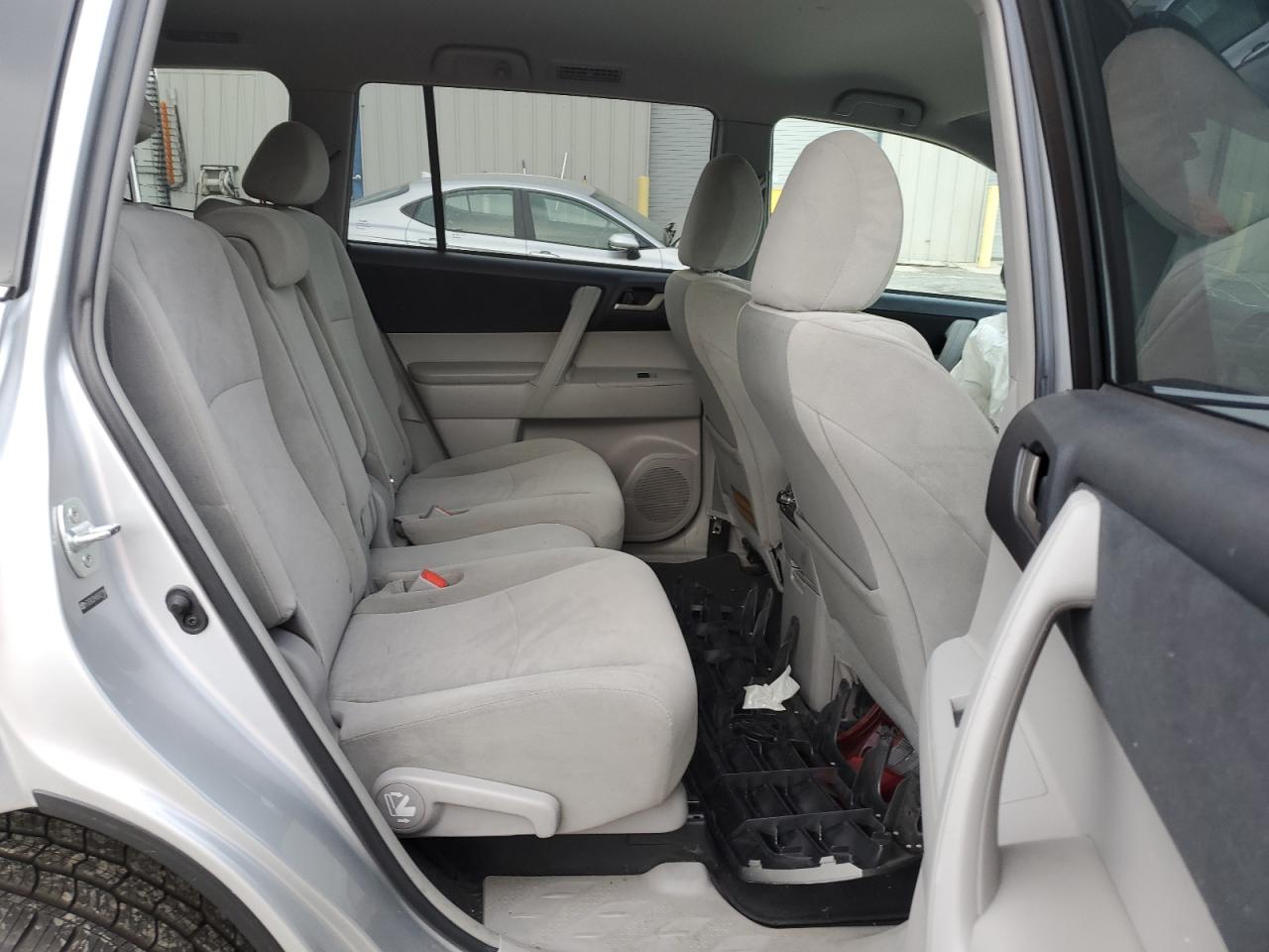 TOYOTA HIGHLANDER BASE