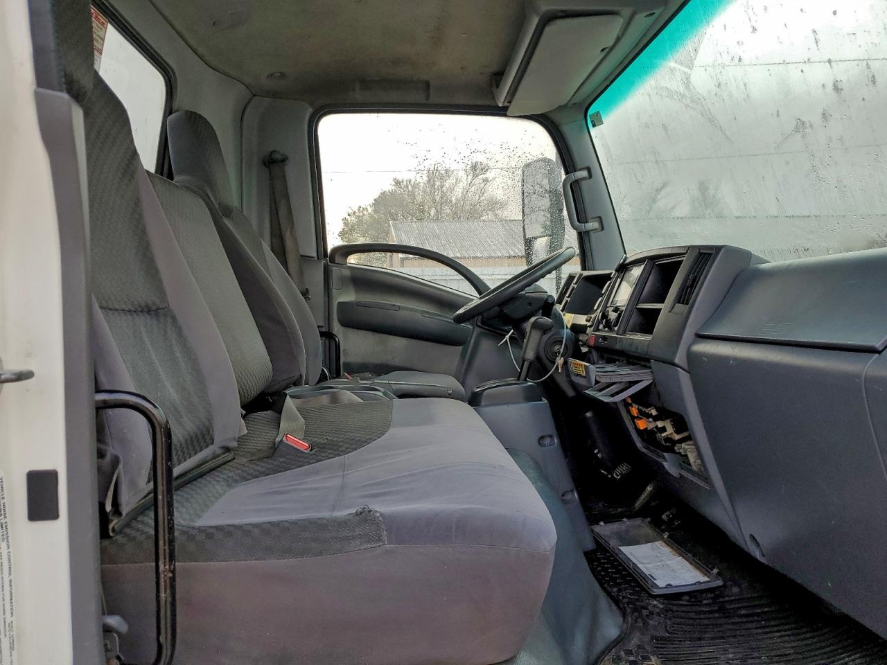 Lot #3312164107 2015 ISUZU NPR