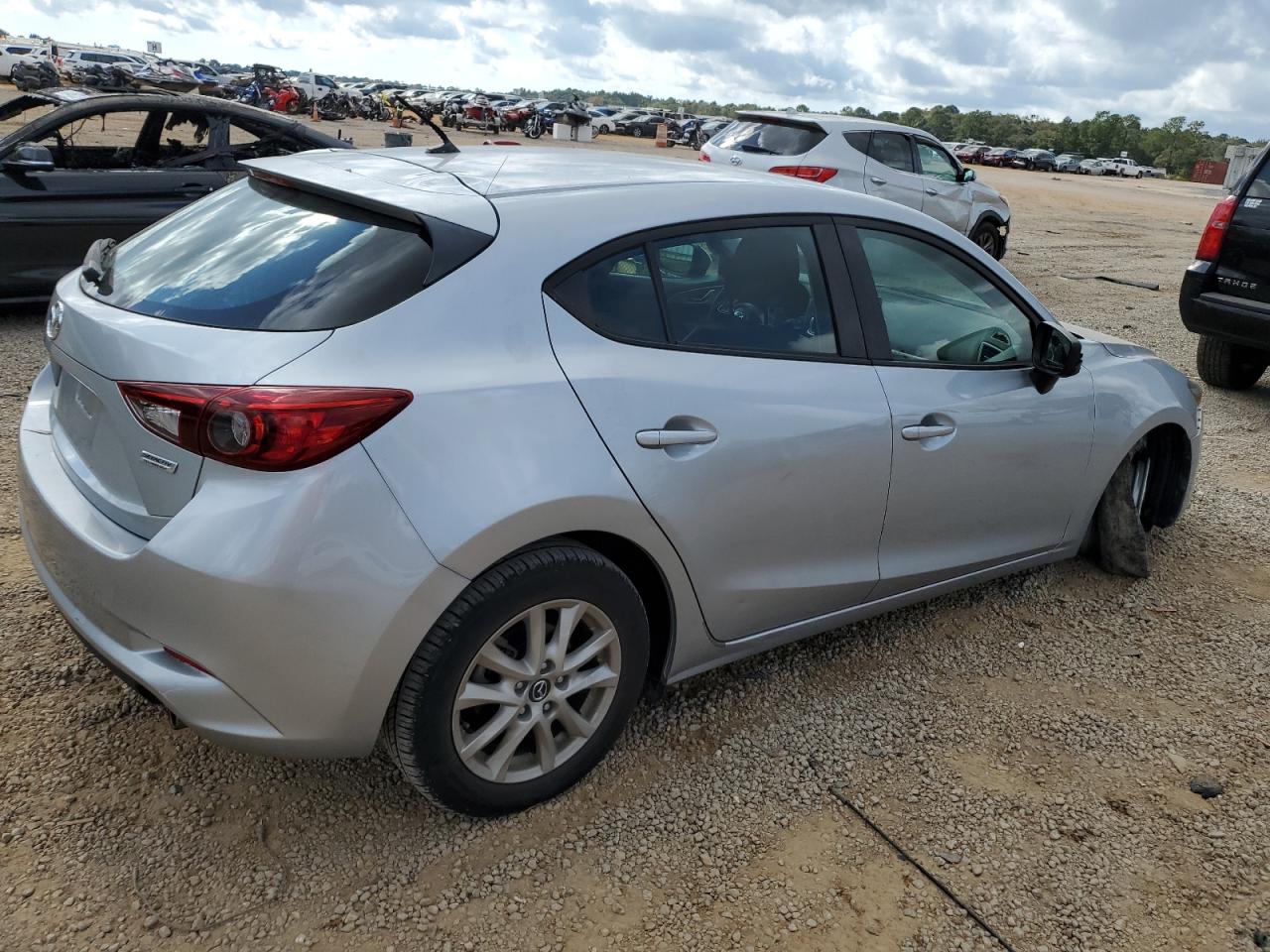 Lot #3316817401 2018 MAZDA 3 SPORT