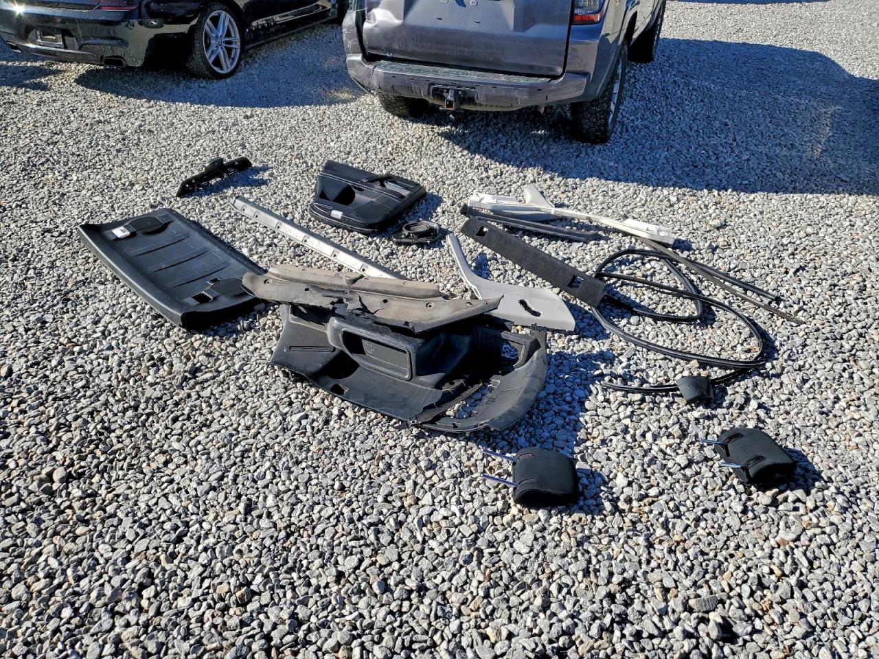 TOYOTA 4RUNNER SR5/SR5 PREMIUM