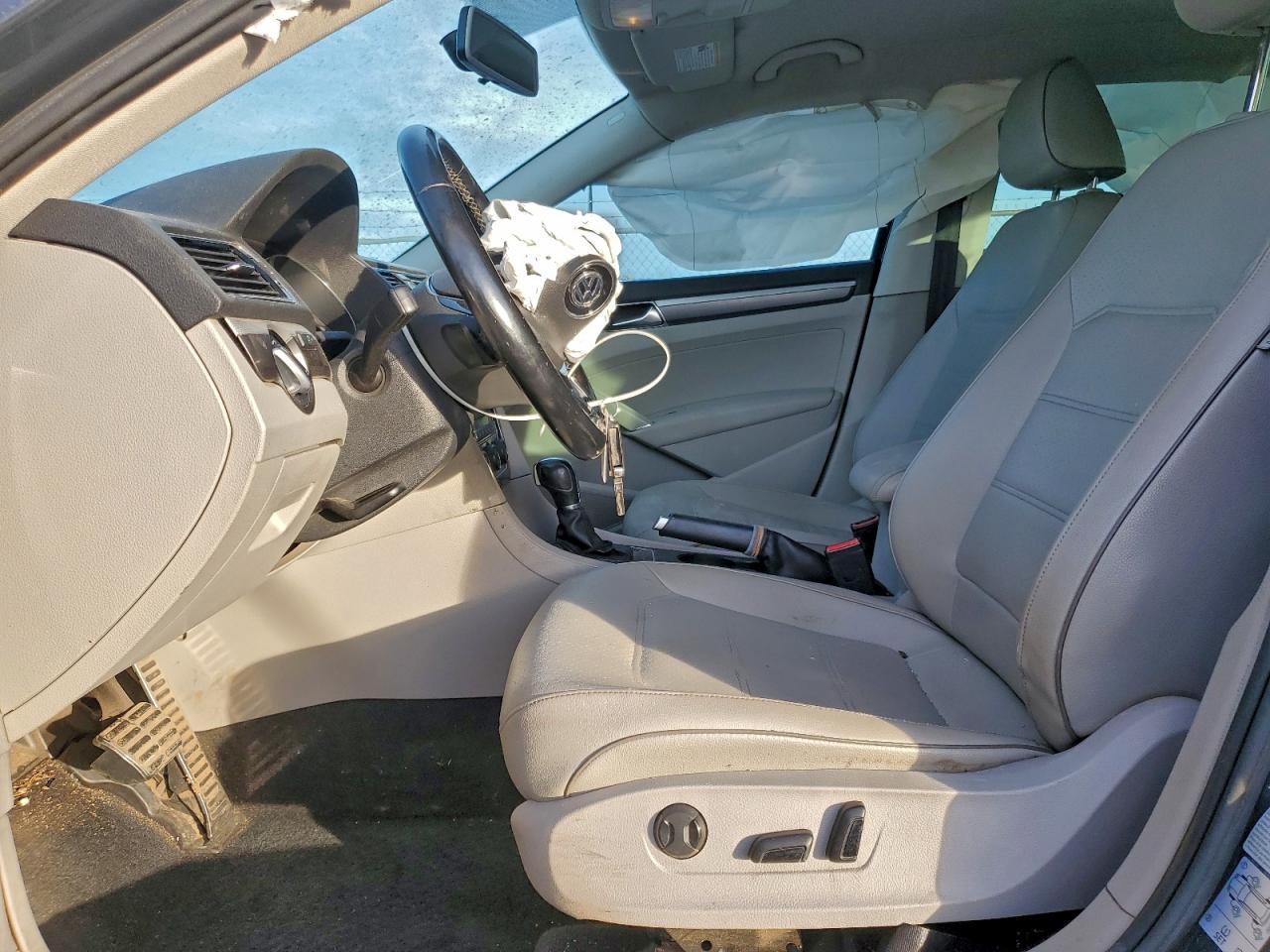 VOLKSWAGEN PASSAT R-LINE