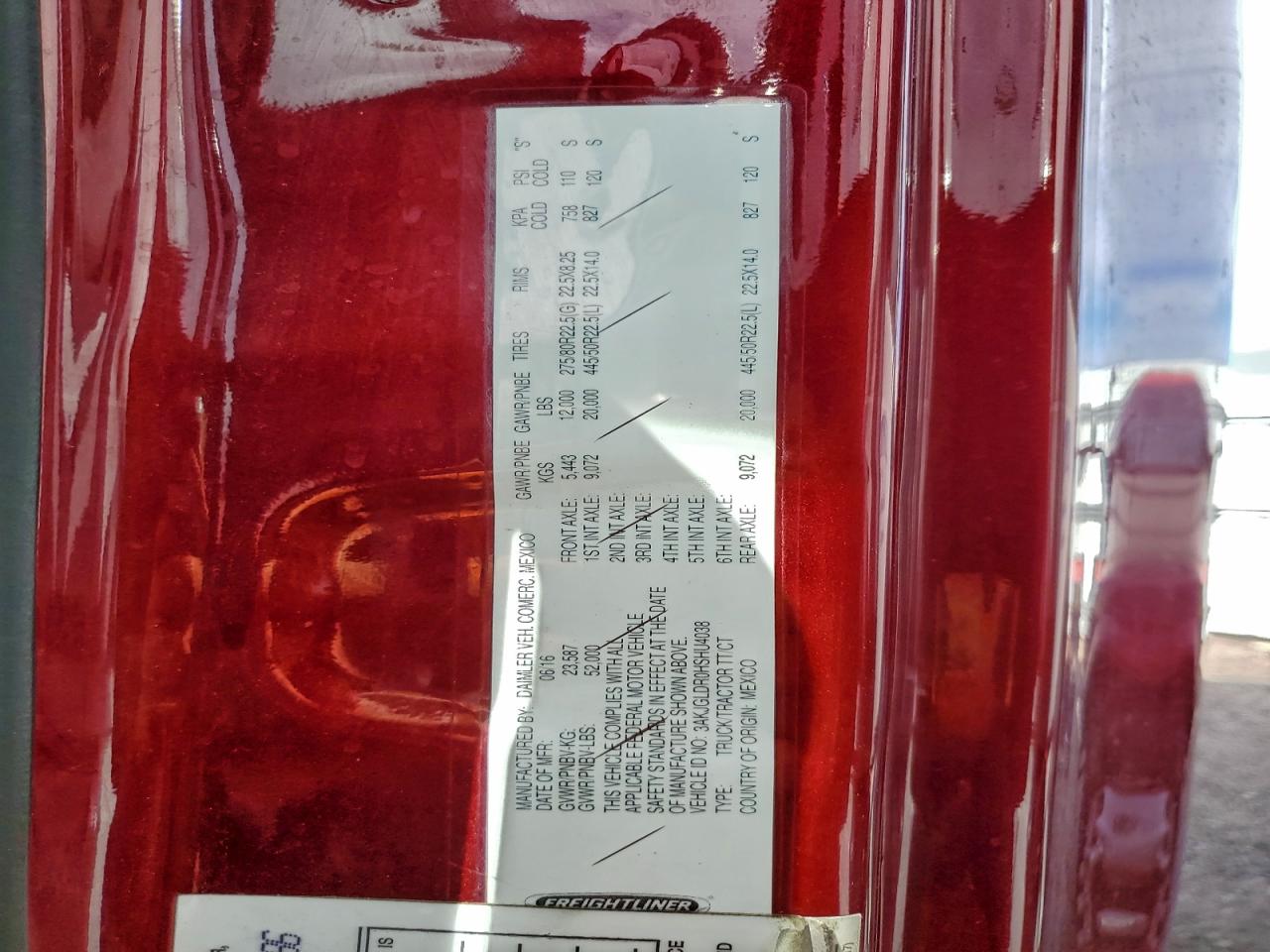 Lot #3298202032 2017 FREIGHTLINER CASCADIA 1